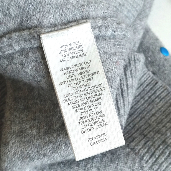 Lord & Taylor 424 Fifth Women's Grey Cashmere/ Wool Blend "Button" Sweater L - Picture 13 of 17
